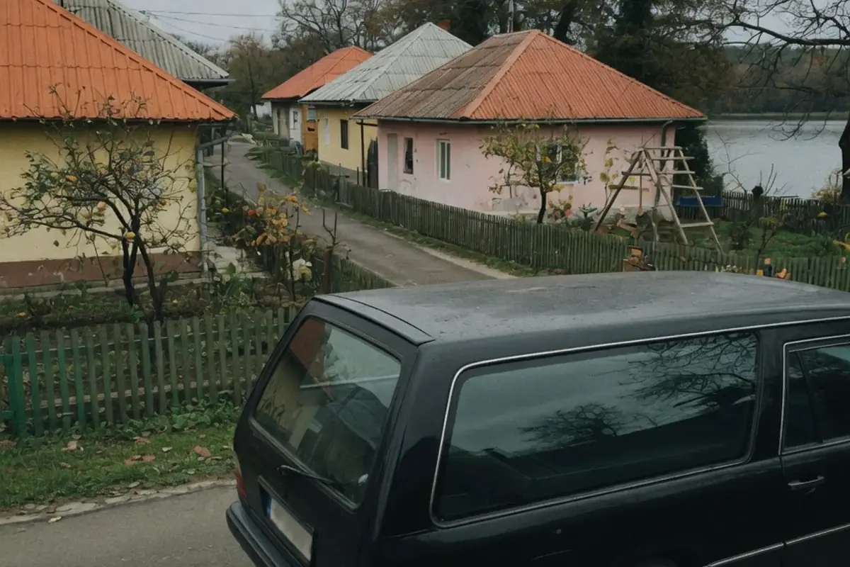 Dric funerar oprit pe o stradă de localitate din Ilfov