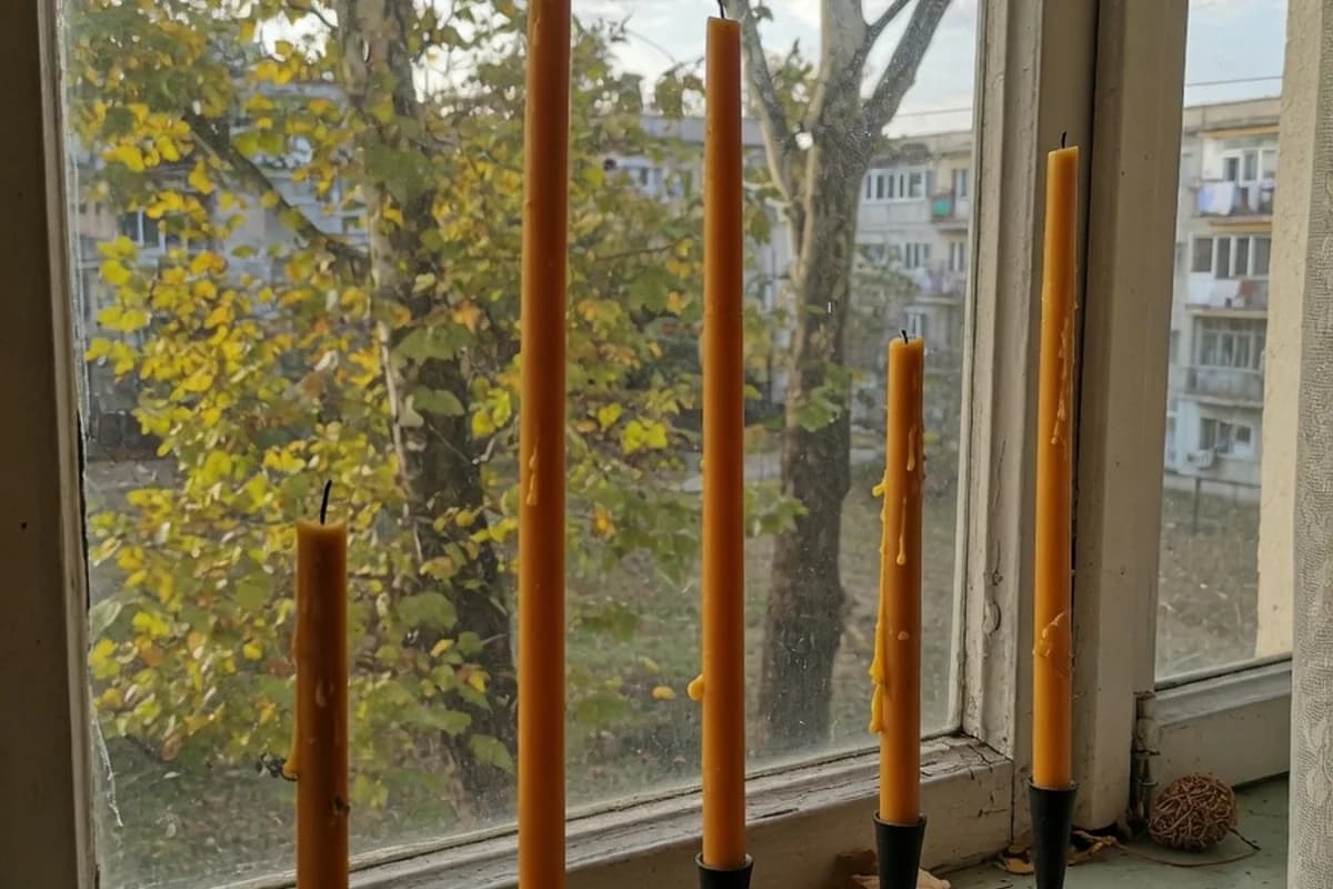 Lumânări de priveghi din ceară naturală, grupate, Sectorul 1, București