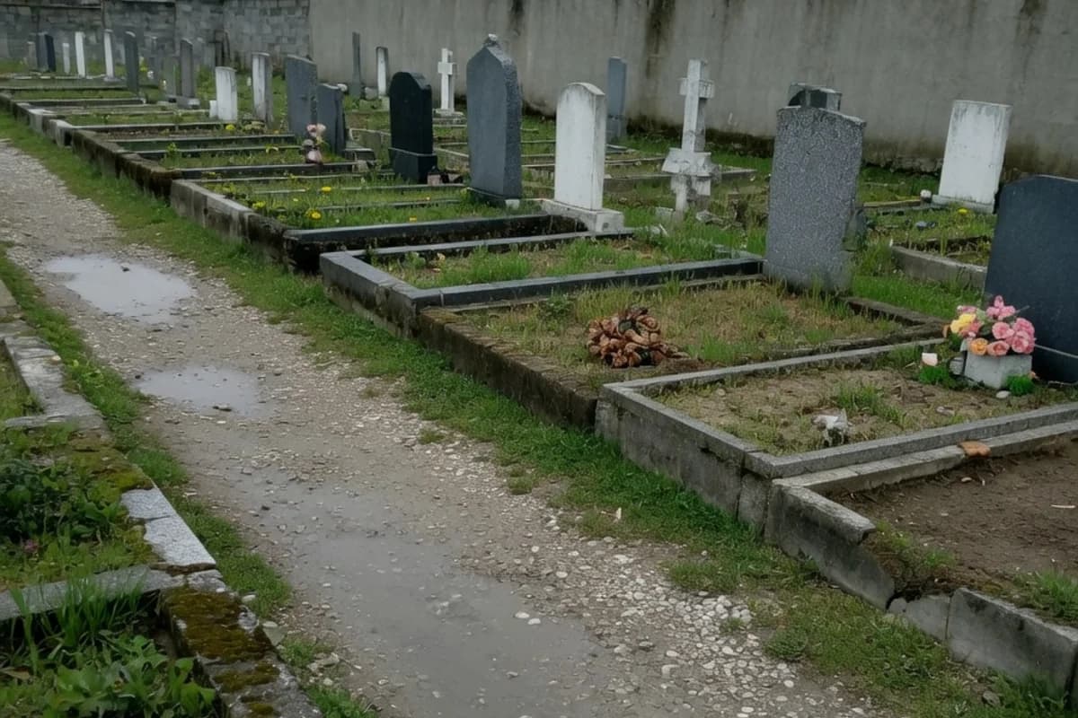 Alee uzată între morminte, cer gri, Sectorul 2, București