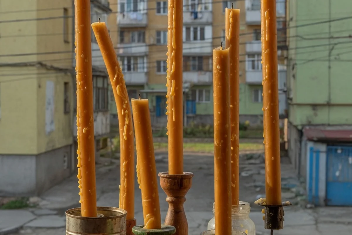 Lumânări de priveghi din ceară naturală, grupate, Sectorul 2, București