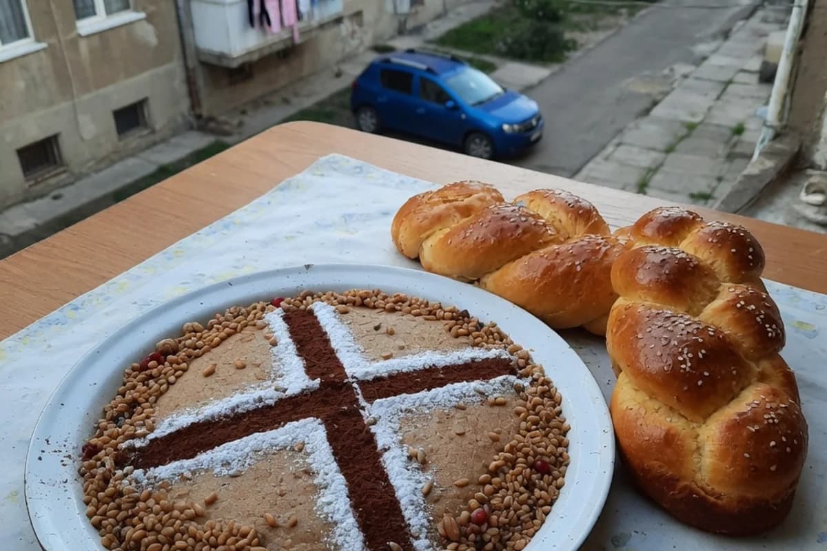 Colivă tradițională cu cruce și colaci împletiți, Sectorul 2, București