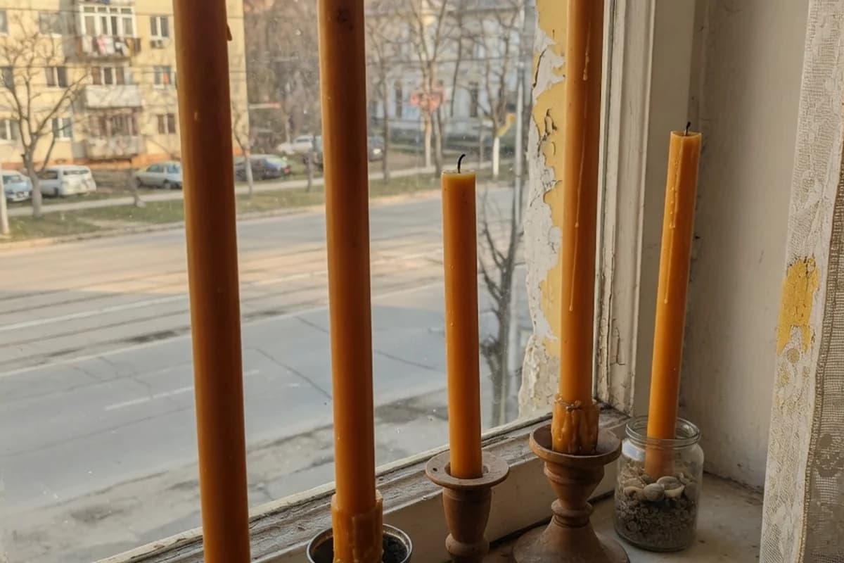 Lumânări de priveghi din ceară naturală, grupate, Sectorul 3, București