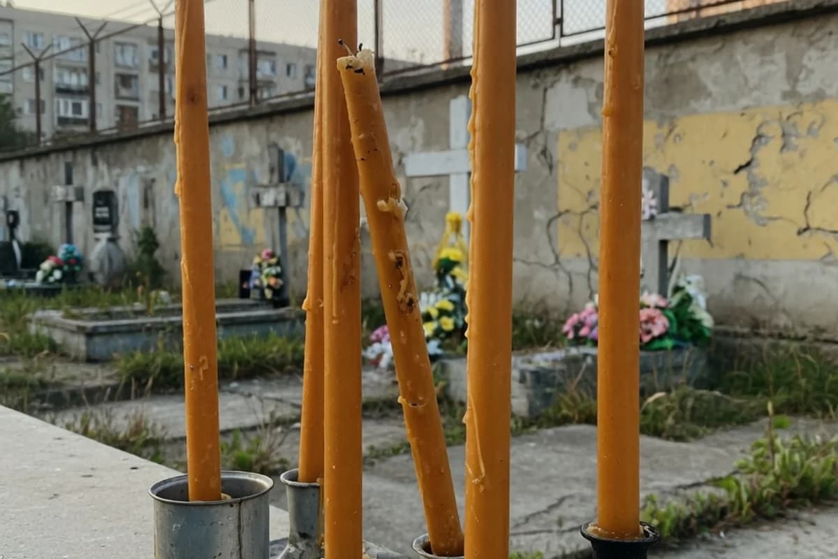 Lumânări de priveghi din ceară naturală, grupate, Sectorul 4, București