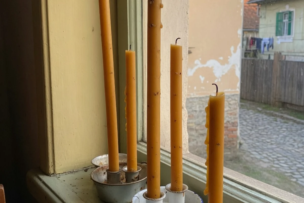 Lumânări de priveghi din ceară naturală, grupate, Sectorul 5, București